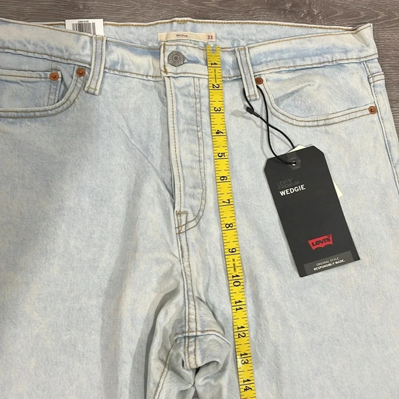 NWT Levi’s Premium Wedgie High Rise Raw Hem Light Wash Denim Jeans 33 - Picture 9 of 16